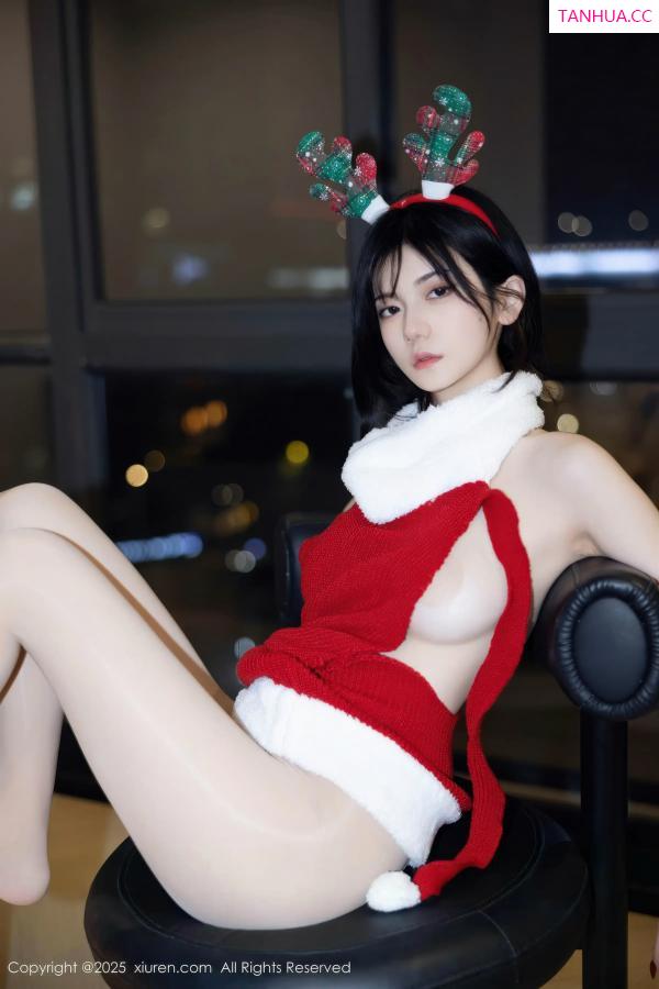   [XiuRen]高清写真图 2025.12.25 No.11158 凌七七 开背毛衣第33张图片